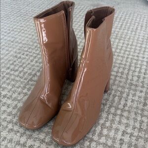 Madden NYC Camel Patent Leather Ankle Boots 8 Like New